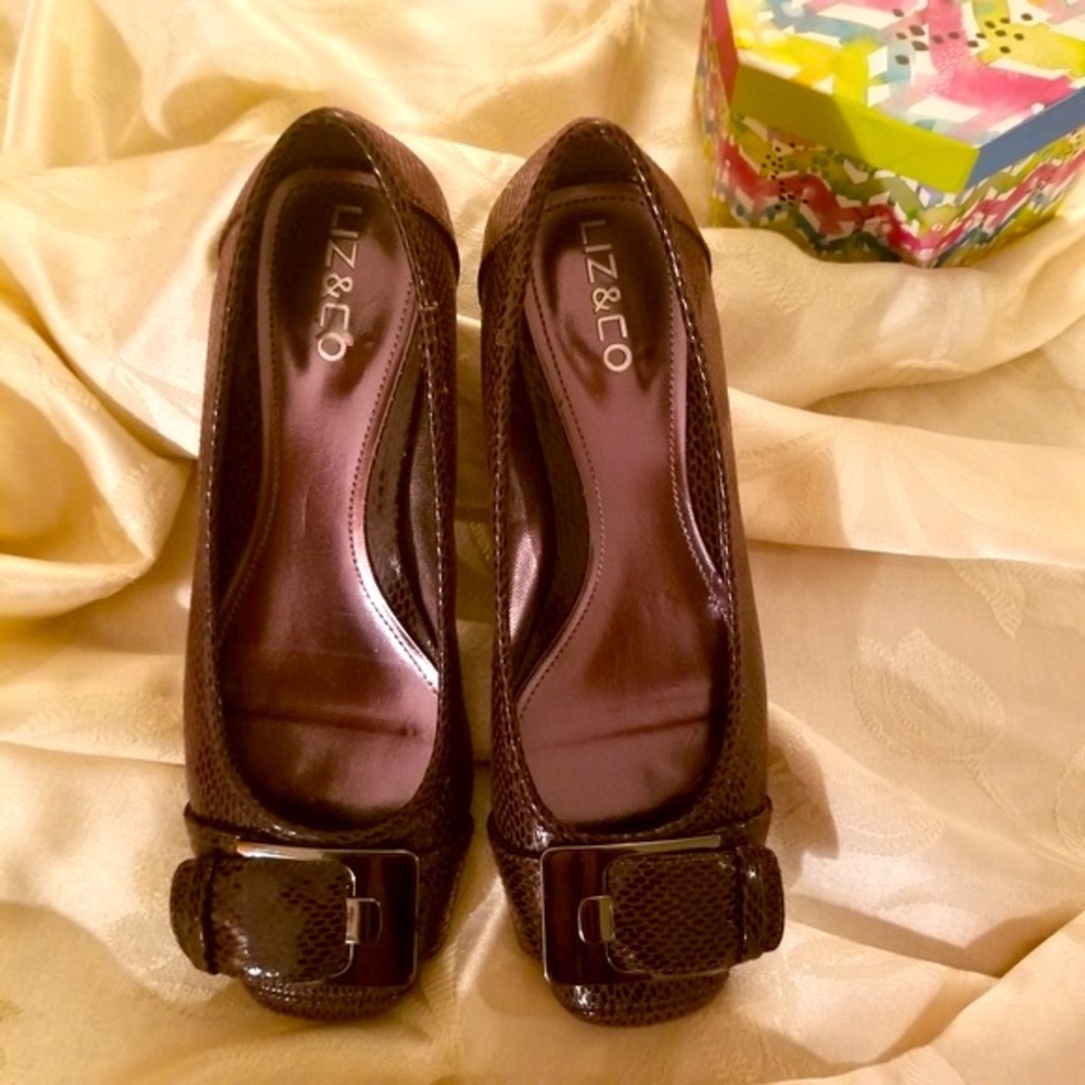 Liz & Co Purple Snakeskin Flats